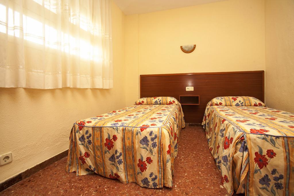 Apartamentos Bahia Dorada Y Iris Salou Kültér fotó